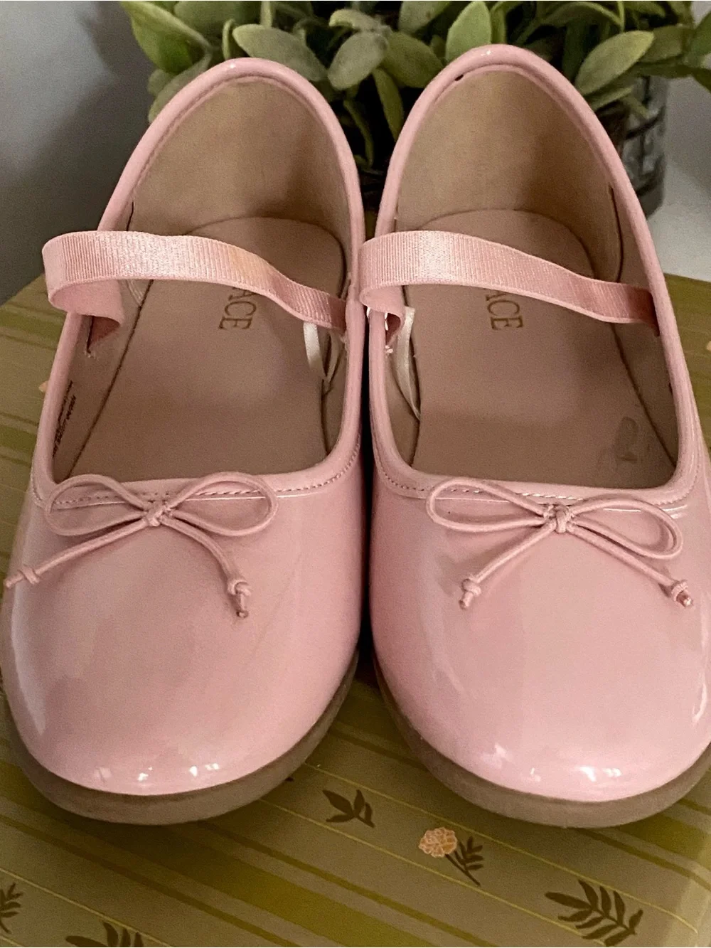 The Children's Place Pink Patent Ballet Flats with Bow Size 2